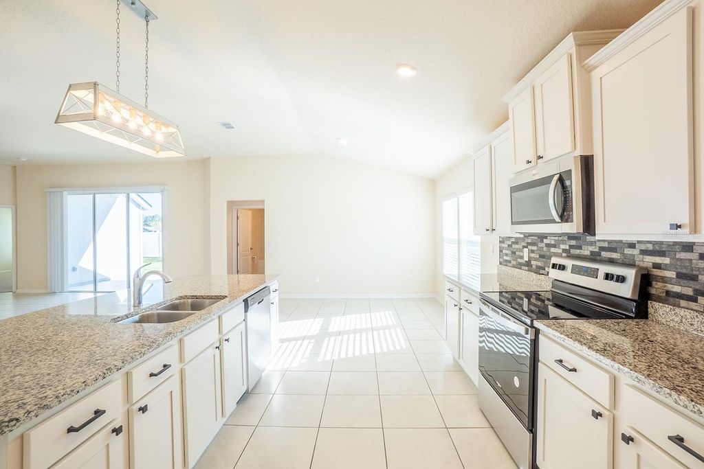 Image 18 of property listing at 1 ZINNIA COURT, Palm Coast, FL 32164