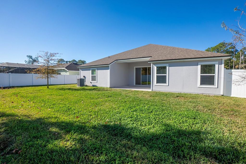 Image 45 of property listing at 1 ZINNIA COURT, Palm Coast, FL 32164