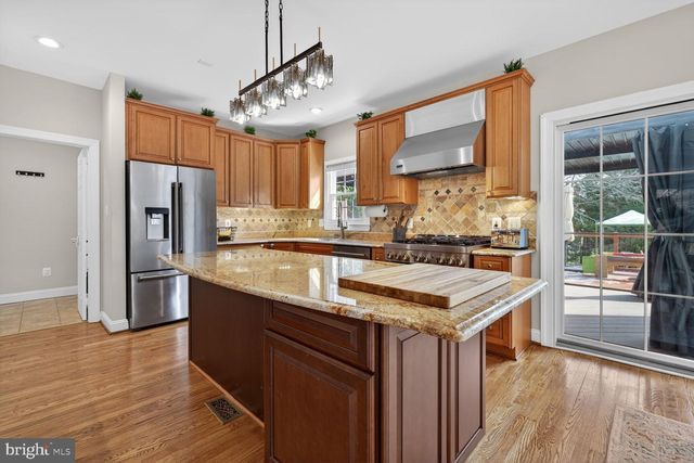 10713 CLOVERBROOKE DR, Potomac, MD 20854