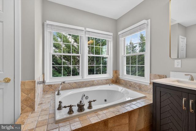 10713 CLOVERBROOKE DR, Potomac, MD 20854