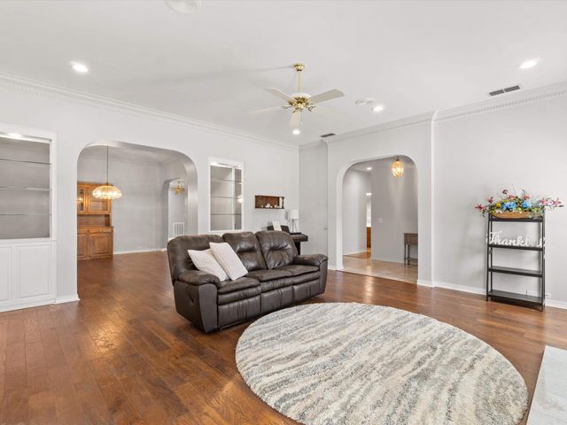 6 Friendswood Dr., Longview, TX 75605