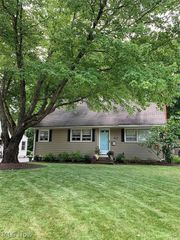 450 Bell Street, Chagrin Falls, OH 44022