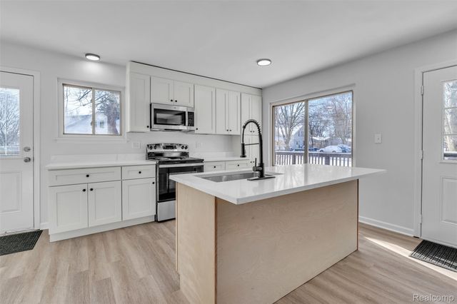 3410 Van Zandt Road, Waterford Charter Township, MI 48329