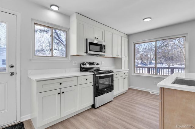 3410 Van Zandt Road, Waterford Charter Township, MI 48329