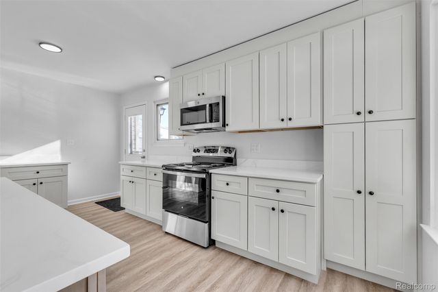 3410 Van Zandt Road, Waterford Charter Township, MI 48329