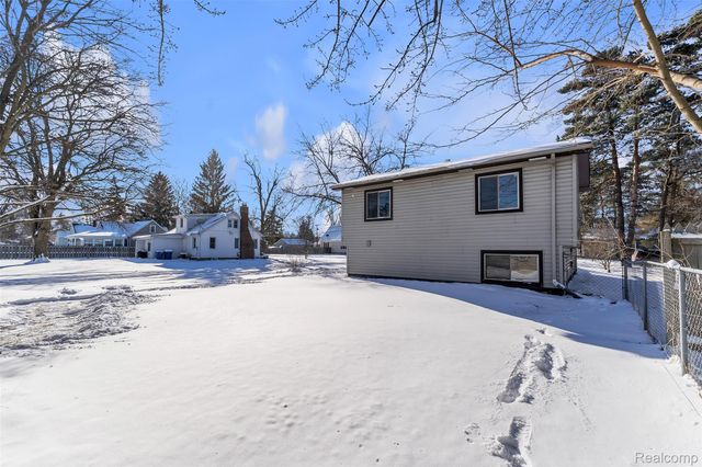 3410 Van Zandt Road, Waterford Charter Township, MI 48329