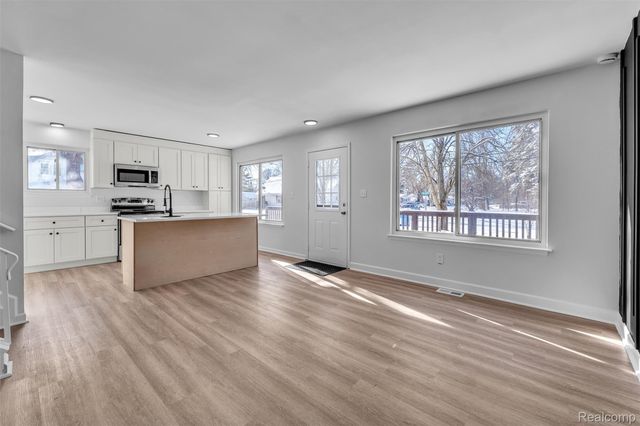 3410 Van Zandt Road, Waterford Charter Township, MI 48329