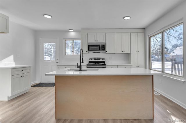 3410 Van Zandt Road, Waterford Charter Township, MI 48329