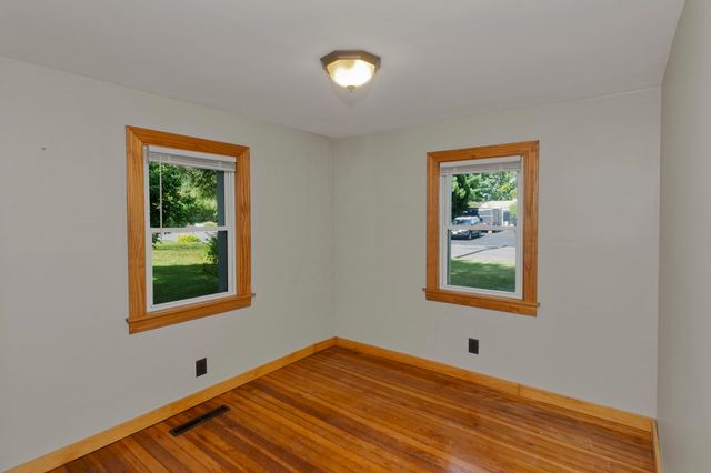 3 Field St, Southwick, MA 01077
