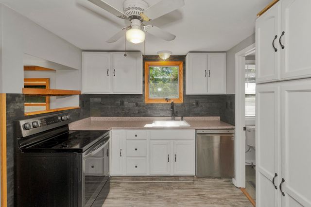 3 Field St, Southwick, MA 01077