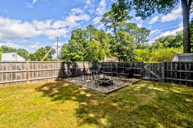 3 Field St, Southwick, MA 01077