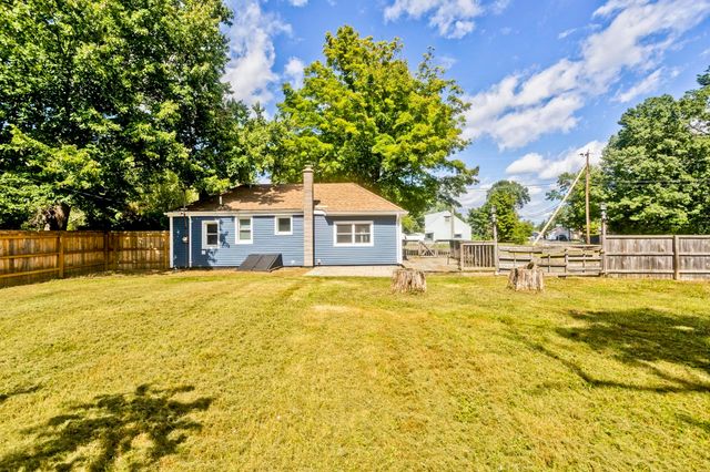 3 Field St, Southwick, MA 01077