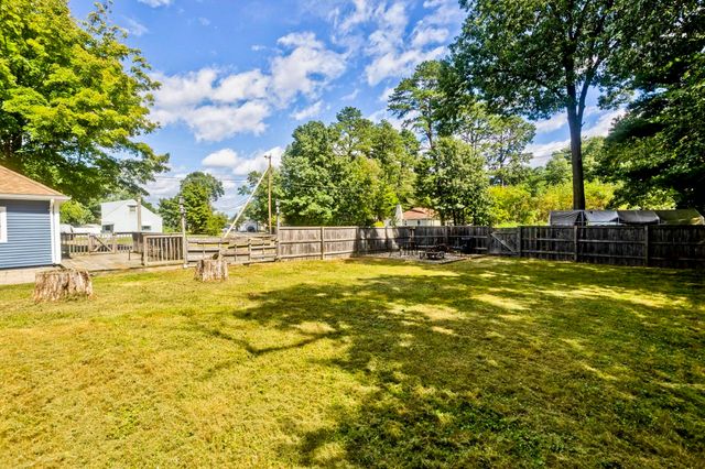 3 Field St, Southwick, MA 01077