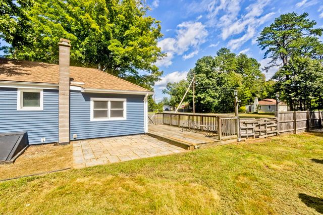 3 Field St, Southwick, MA 01077