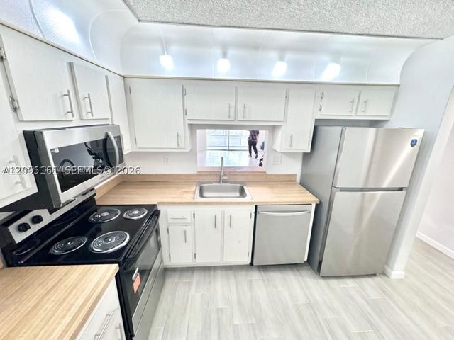 1800 SW 81st Ave 1204, North Lauderdale, FL 33068