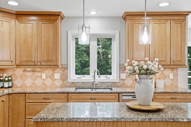 15 Northland Road, Windham, NH 03087