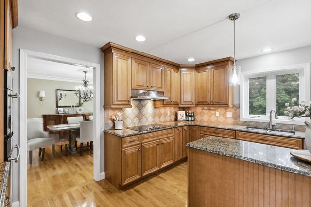 15 Northland Road, Windham, NH 03087