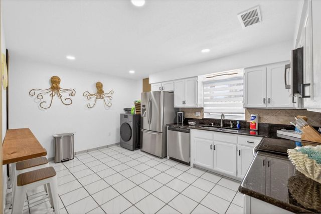 8902 N HAMNER AVENUE, Tampa, FL 33604