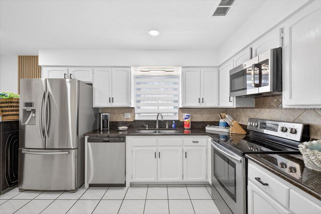 8902 N HAMNER AVENUE, Tampa, FL 33604