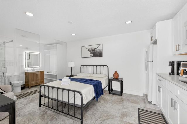 8902 N HAMNER AVENUE, Tampa, FL 33604
