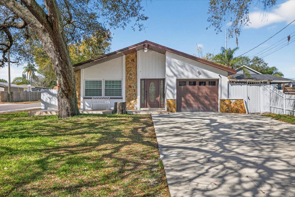 8902 N HAMNER AVENUE, Tampa, FL 33604