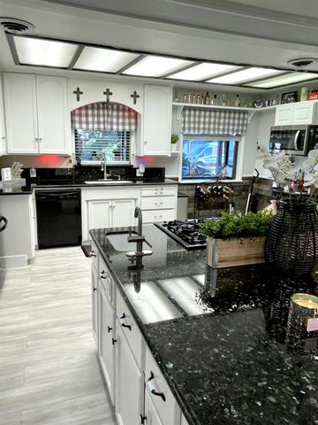 2313 Thomas St, Ceres, CA 95307