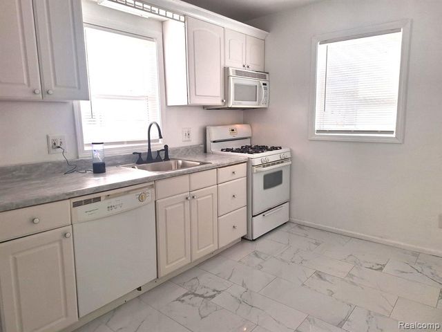 7972 Hipp Street, Taylor, MI 48180