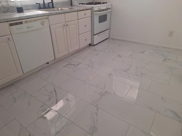 7972 Hipp Street, Taylor, MI 48180