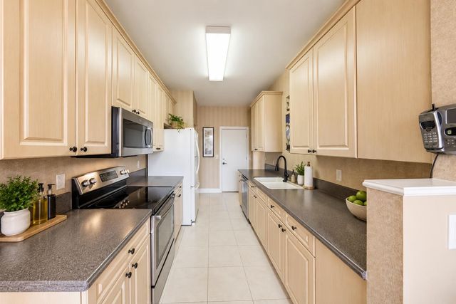 211 River Bluff Lane, Royal Palm Beach, FL 33411