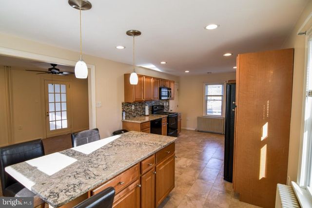 1071 W BRISTOL RD, Warminster, PA 18974