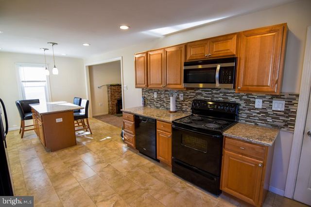 1071 W BRISTOL RD, Warminster, PA 18974