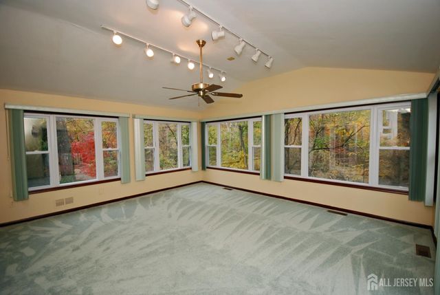 6 Heather Lane, Middlesex, NJ 08846