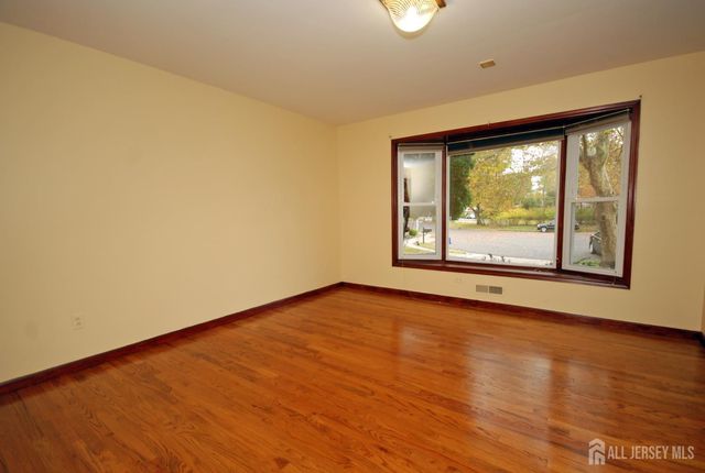 6 Heather Lane, Middlesex, NJ 08846