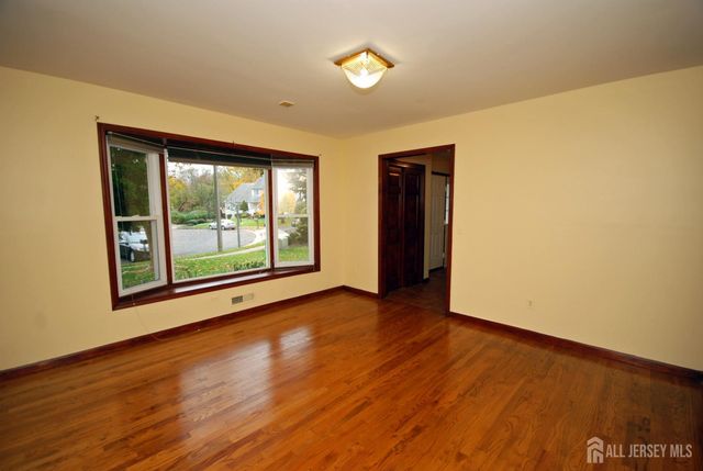 6 Heather Lane, Middlesex, NJ 08846