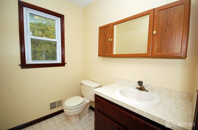 6 Heather Lane, Middlesex, NJ 08846