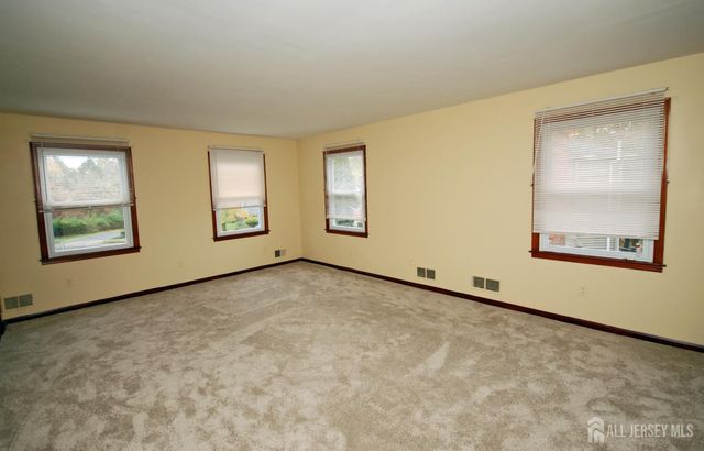 6 Heather Lane, Middlesex, NJ 08846