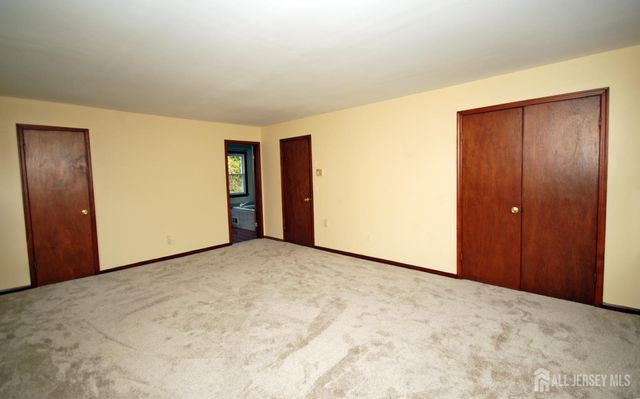 6 Heather Lane, Middlesex, NJ 08846