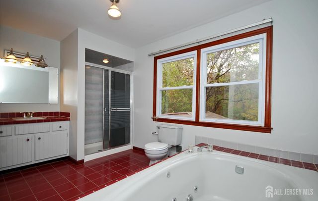 6 Heather Lane, Middlesex, NJ 08846