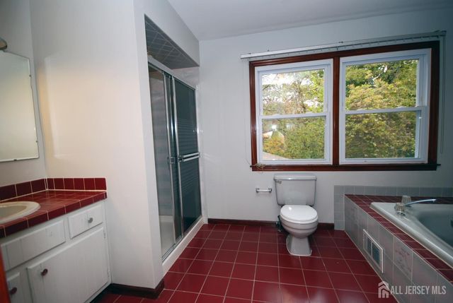 6 Heather Lane, Middlesex, NJ 08846