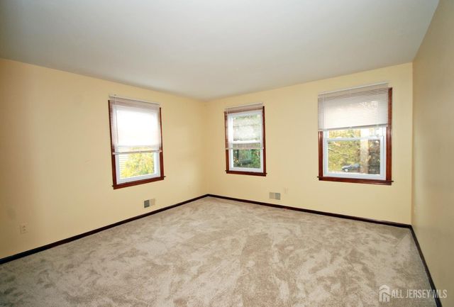 6 Heather Lane, Middlesex, NJ 08846