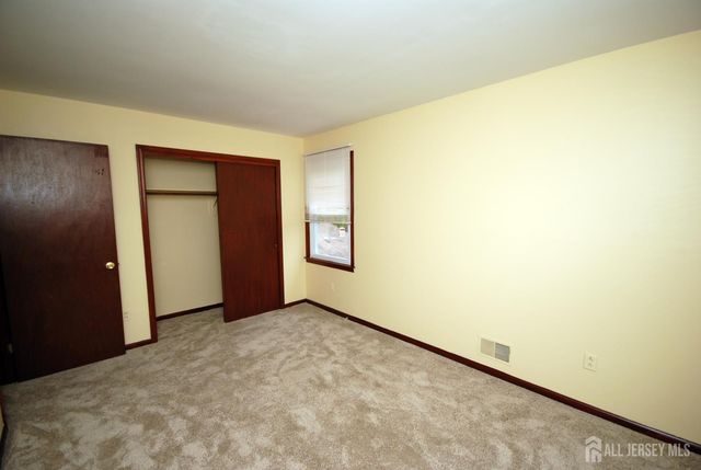 6 Heather Lane, Middlesex, NJ 08846