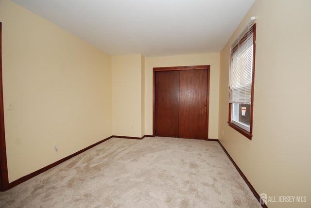 6 Heather Lane, Middlesex, NJ 08846