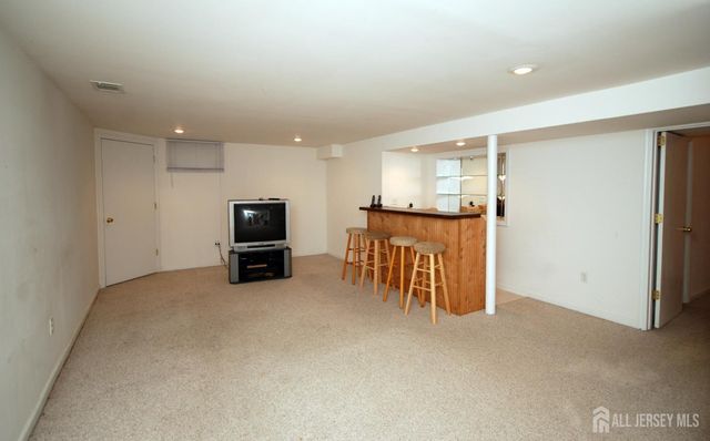 6 Heather Lane, Middlesex, NJ 08846