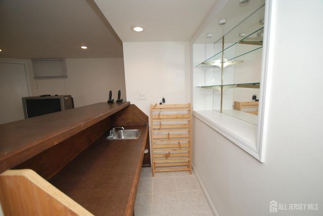 6 Heather Lane, Middlesex, NJ 08846