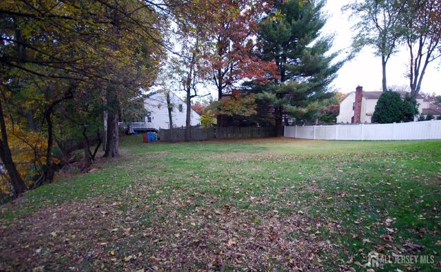 6 Heather Lane, Middlesex, NJ 08846