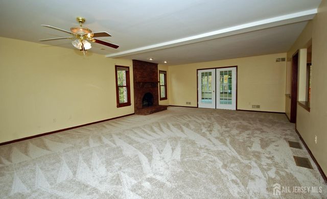 6 Heather Lane, Middlesex, NJ 08846