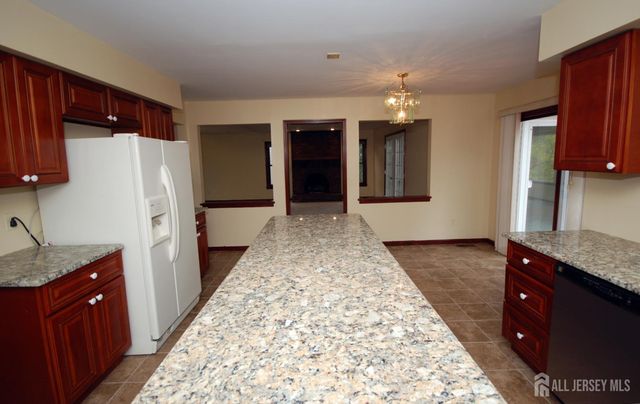 6 Heather Lane, Middlesex, NJ 08846