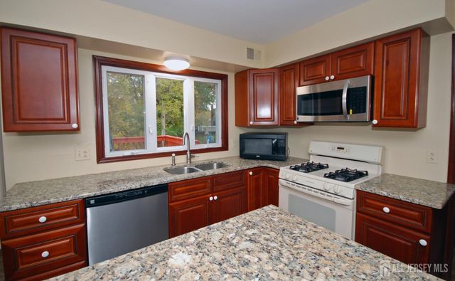 6 Heather Lane, Middlesex, NJ 08846