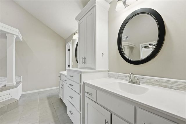 8050 NE 100th Terrace, Kansas City, MO 64157