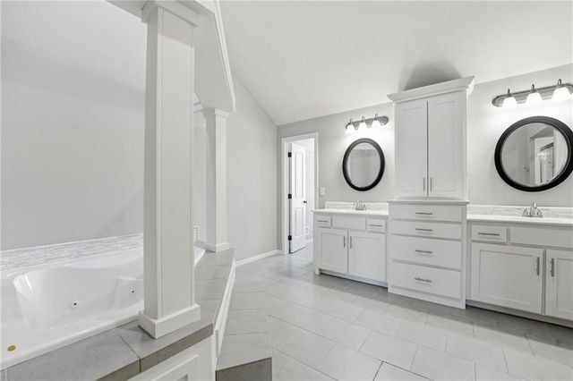 8050 NE 100th Terrace, Kansas City, MO 64157